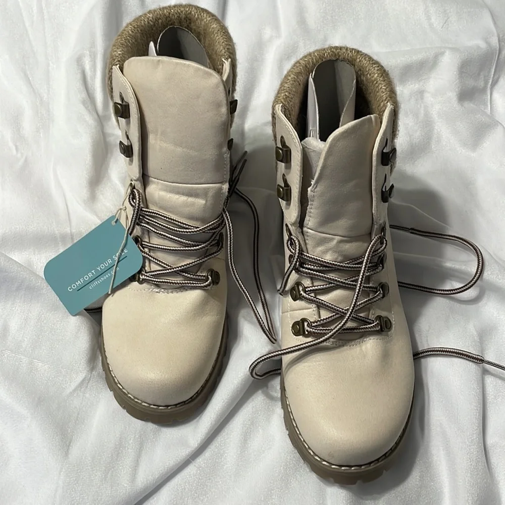 Boots - Picture 8 of 9